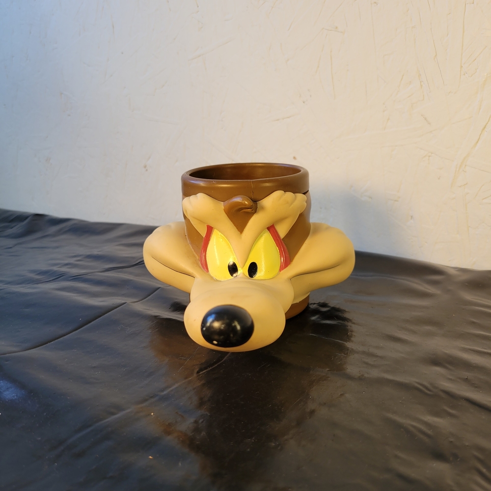 Warner Bros. Wile E. Coyote Looney Tunes 1993 Plastic Figural Mug 12 fl oz - Picture 10 of 10